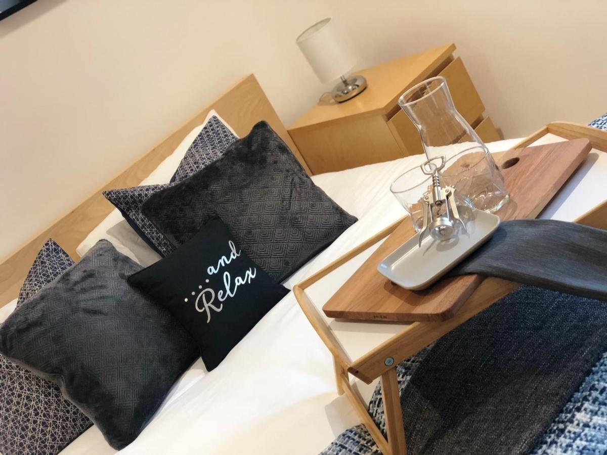 Westone View Villa Sheffield Bagian luar foto