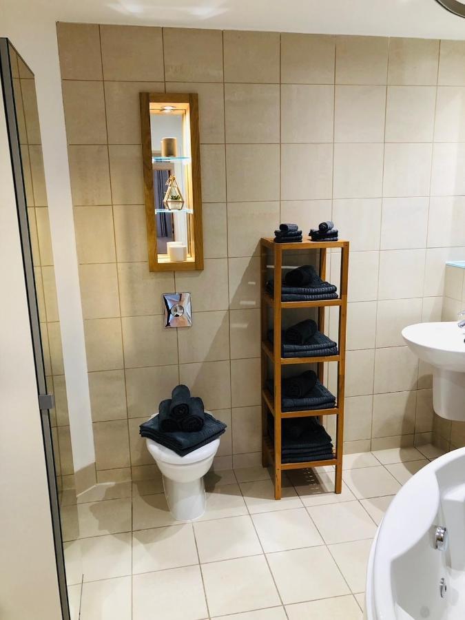 Westone View Villa Sheffield Bagian luar foto